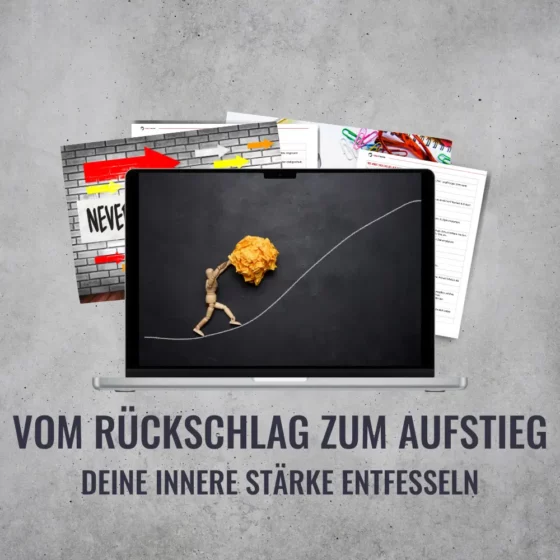 Auf einem Laptop ist die Zeichnung einer Figur zu sehen, die eine geneigte Linie erklimmt. Dahinter verbergen sich Dokumente. Der Text unten lautet: „Vom Rückschlag zum Aufstieg – Deine innere Stärke entfesseln.“